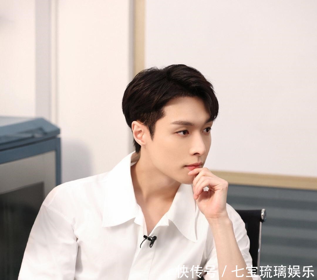 好声音 张艺兴拿到拖拉机驾照后,没想到李荣浩却被网友调侃了