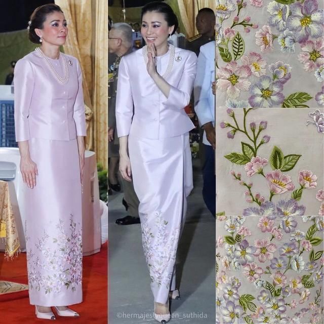 42岁苏提达从头到脚的精致，涂上银色指甲油，配桃花刺绣裙太美！