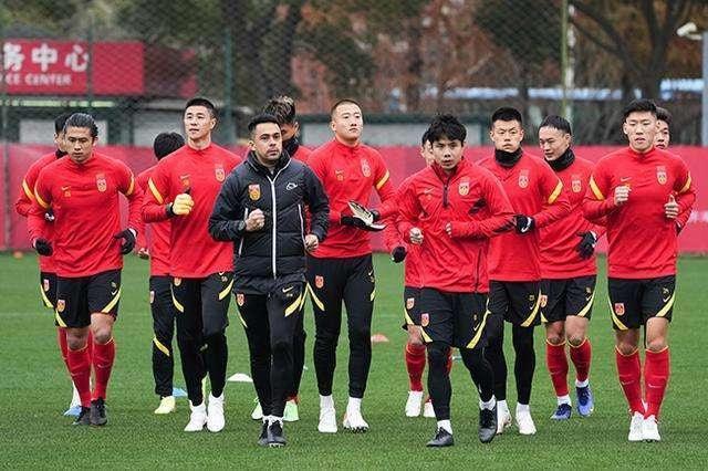 李霄鹏|凌晨0点!北京媒体曝猛料:李霄鹏喜从天降,国足有戏了