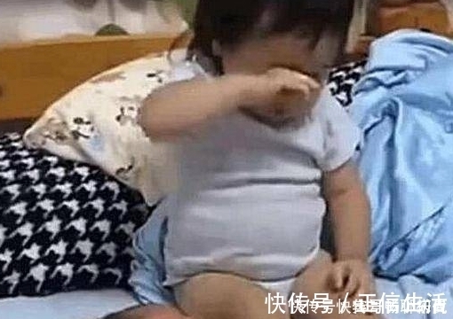 宝妈|3岁姐姐被4个月弟弟吵醒，见妈妈不在，随后姐姐的做法让人泪目