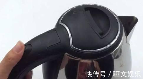 水壶|电热水壶插一根牙签太厉害了，一年能省下好多钱，告诉家里人学学