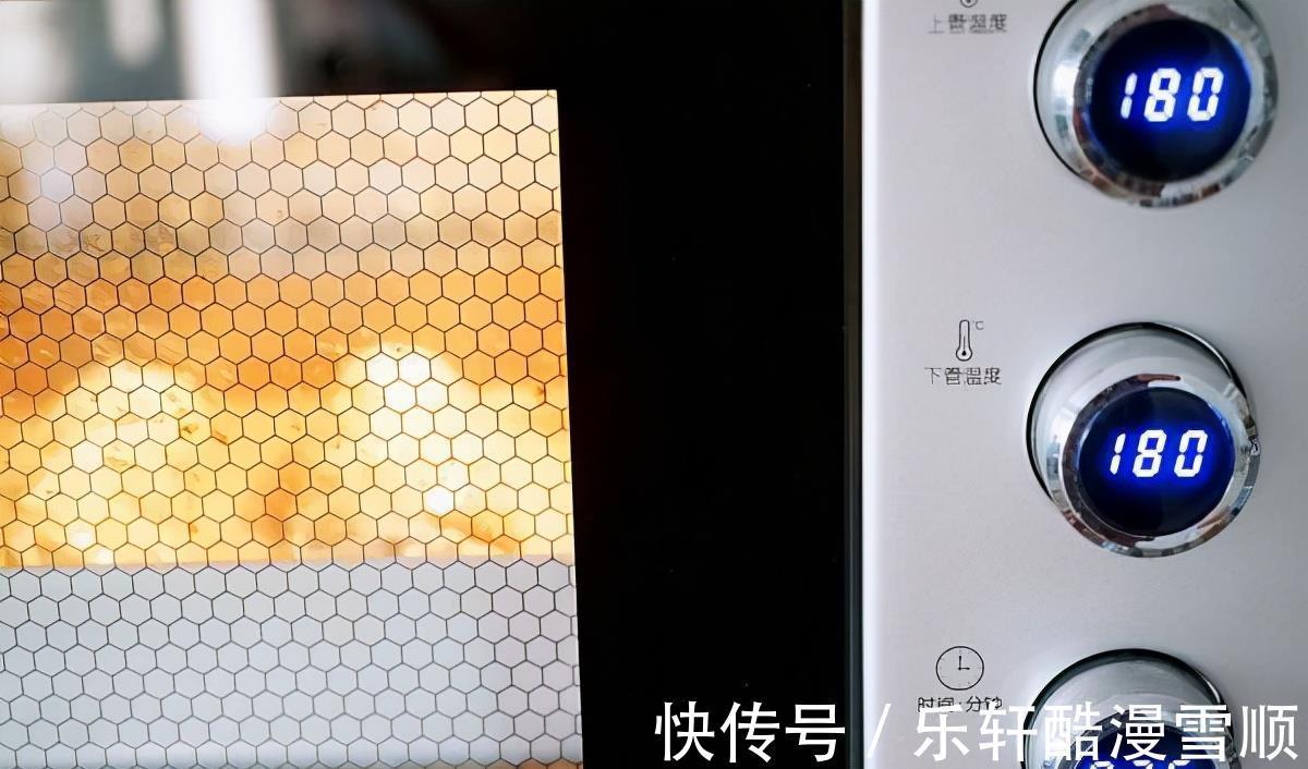 不吃后悔系列茶香浓郁的红茶奶酥，最适合闲暇时刻吃的小甜点