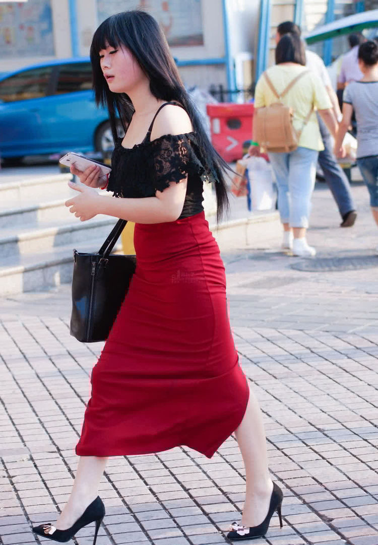 街拍:黄色的秀发,小姐姐时尚靓丽,清新可人