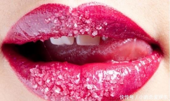 口红是用虫子尸体做的越贵的虫子越多,看完你还敢用口红吗