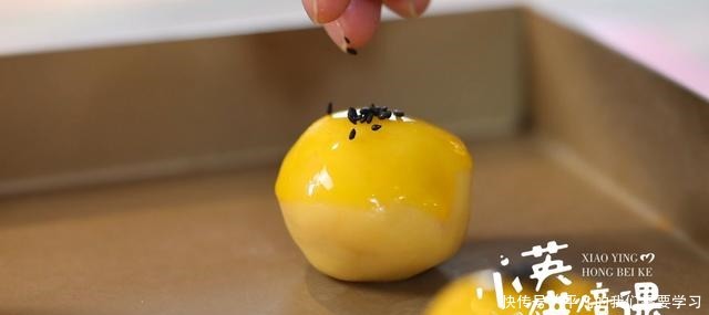 小英烘焙课手把手教你做懒人咸口肉松酥!