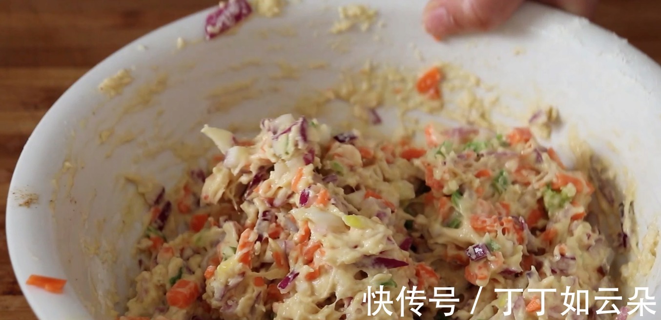 十三香|分享一种洋葱做法,我家一周做5次,不油炸不用炒,比吃肉还香!