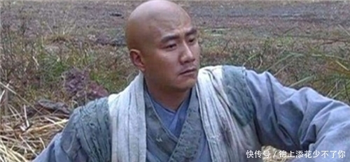 街上|朱元璋饿晕在街上，大娘送上热汤，朱元璋衣锦还乡后是这样报答的