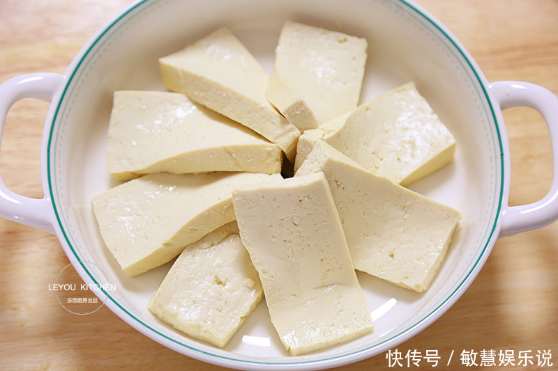 上桌|夏天多做蒸菜,不用闻油烟,几步上桌,又嫩又鲜,豆腐比虾还好吃