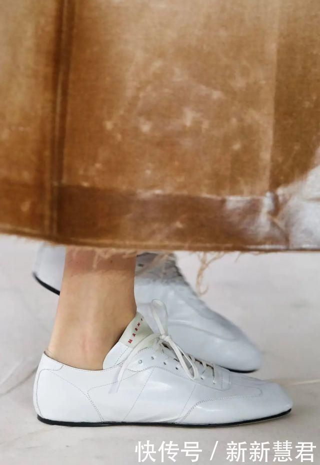 这些“旧球鞋”火极了老爹鞋的时髦C位保不住了…