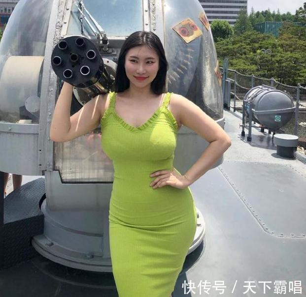 t恤 朴素的正装,不同的搭配,展现不同的美感