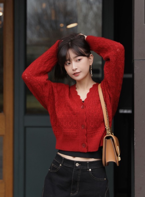 搭配 “针织衫”怎么穿才高级又时髦?看看这些搭配造型,温柔又百搭