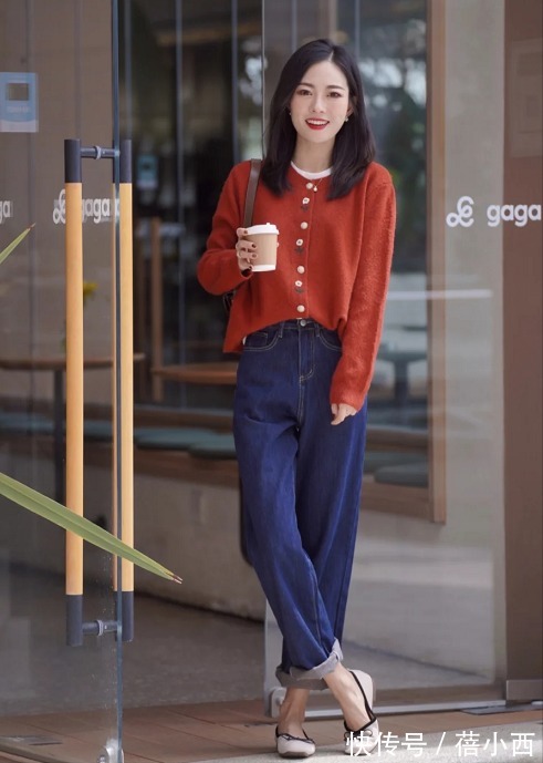 时髦|今秋“奶奶衫+牛仔裤”火了,洋气不说还显瘦,时髦精最爱!