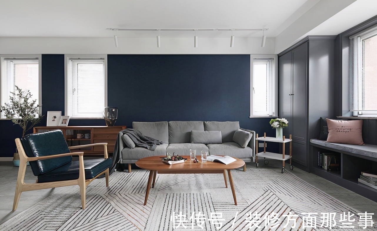 玄关|124三居室蓝灰配穿插原木色+灰,空间便显得典雅浪漫