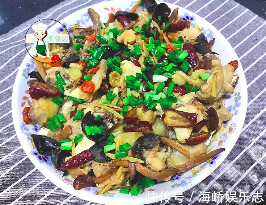 蒸鸡肉|木耳跟此菜是绝配，蒸一蒸就好，营养好吃不上火，常吃提高免疫力