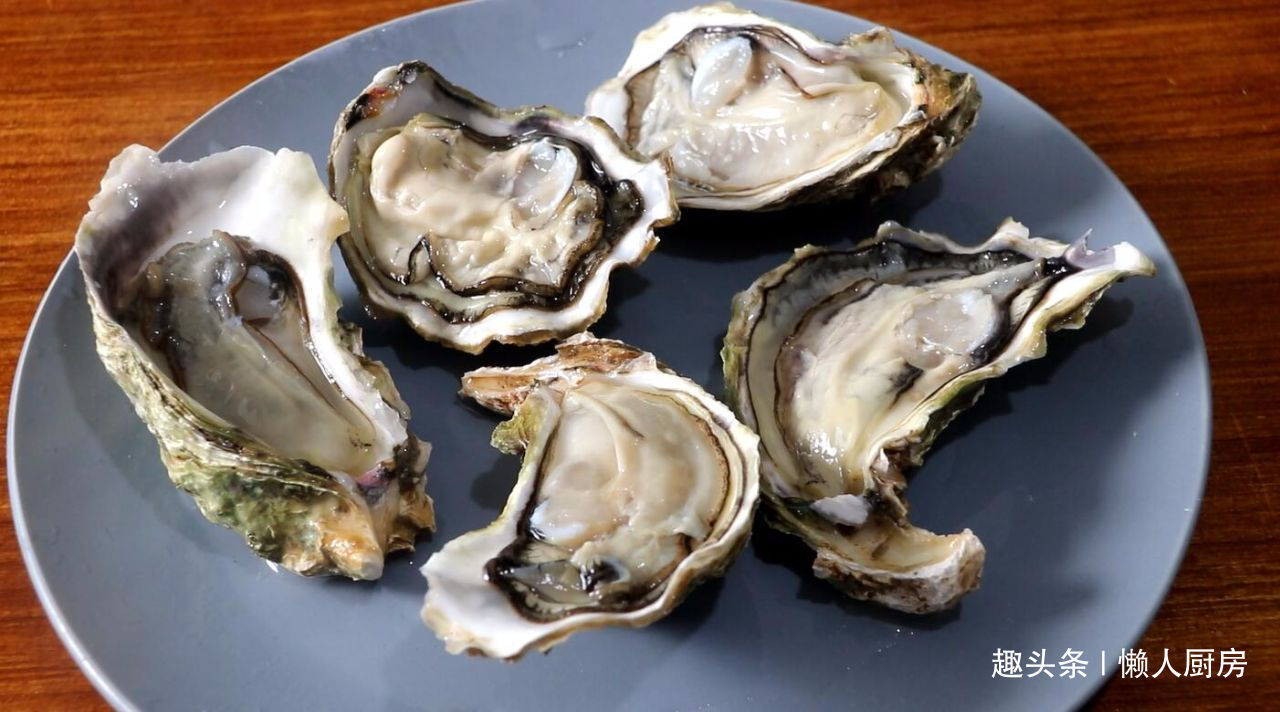 烤生蚝好不好吃全在酱汁，教你调一碗秘制酱料，比烧烤店的好吃