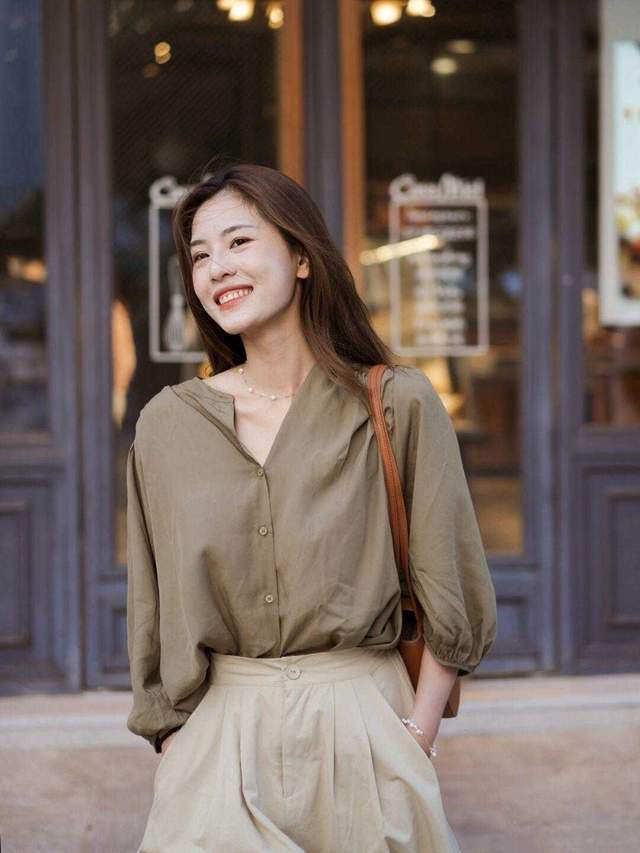 针织衫|初秋的日常穿搭分享,衬衫搭配半身裙高级通勤,美出了新高度