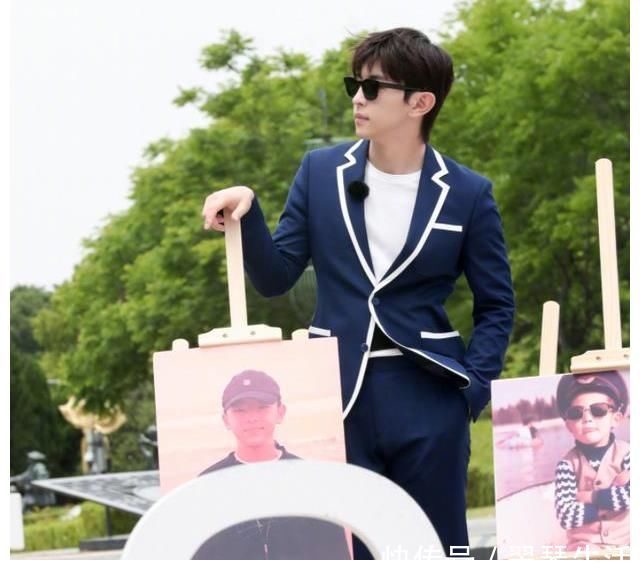 第九期《极挑》海报,嘉宾穿校服,唯独黄明昊和飞行嘉宾不一样