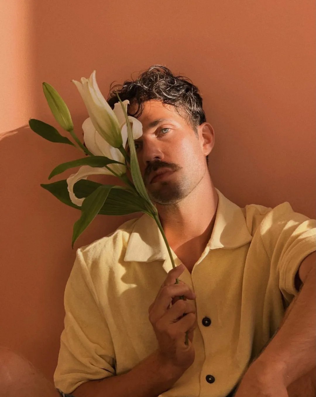 平庸|烂大街≠平庸，手把手教你将「古巴领衬衫」穿出不同风格