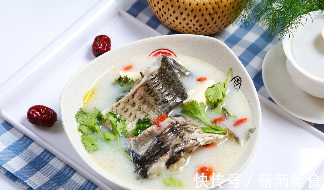 白萝卜|炖鱼汤时,牢记“2不放3窍门”,鱼汤奶白又鲜美,好喝没腥味