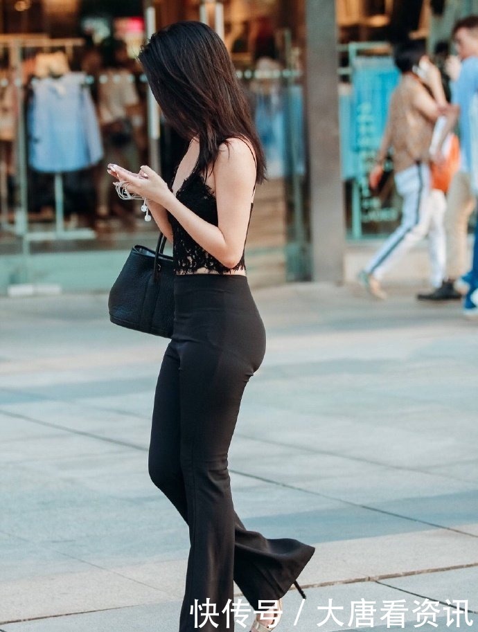 打扮|你能阻止女朋友这样打扮出去购物吗