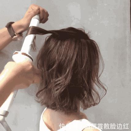 过了30岁的女人别总染棕色发色了,试试这4种颜色,超显白好看!