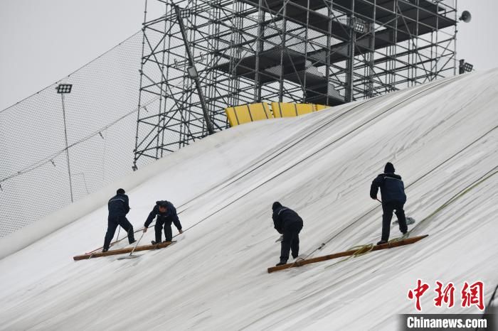 金针菇|探访西南最大旱雪场：“金针菇”托起四季冰雪梦