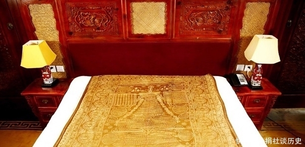 拍出|孙殿英随手丢掉乾隆的裹尸布,如今拍出1.3亿天价,贵在哪里?