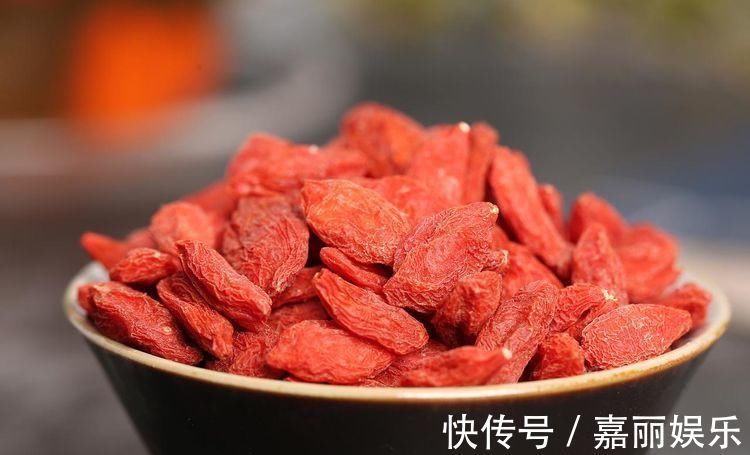 淡化|人到中年想长寿,要坚持吃3种食物,美容养颜、淡化皱纹!