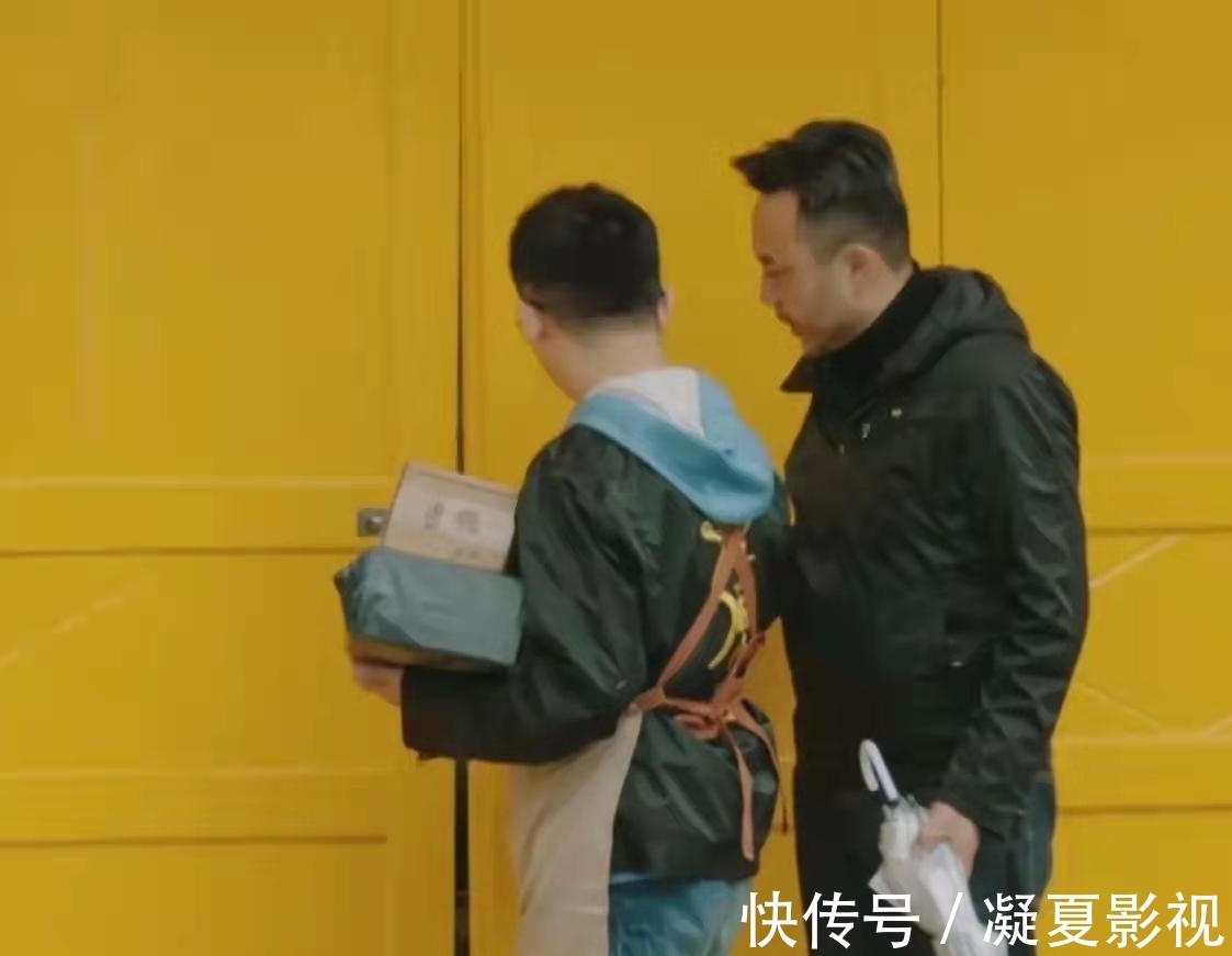 汪涵表示“打透明伞就是娘”,杨迪是打还是不打?理性看待!