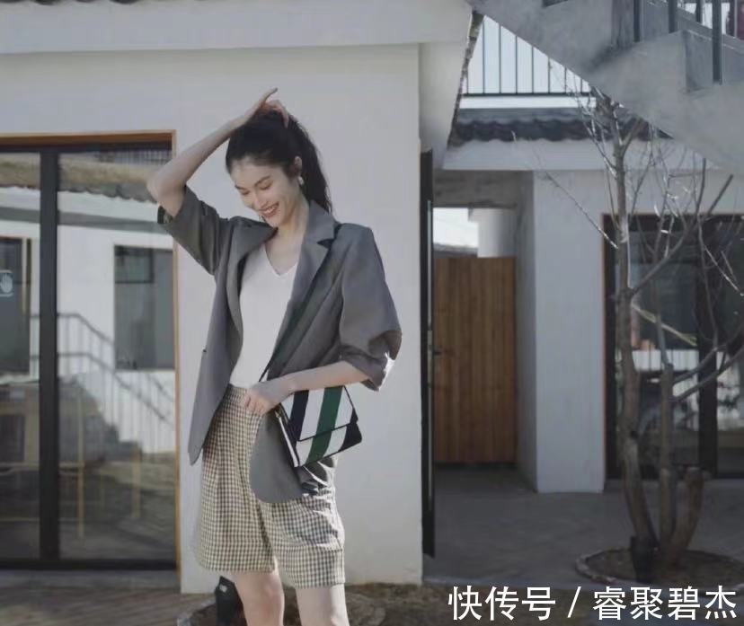 诗诗|如果你的脸有3个特点,说明适合走极简风,纯色的东西很适合你