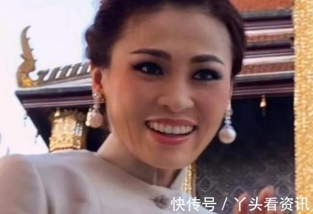 宣传海报$诗妮娜与苏提达放下芥蒂!二人同登海报成双女主,西拉米成透明人