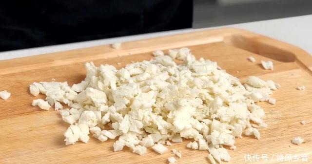  冰箱|冰箱里的剩馒头，换个花样做，外酥里嫩，个个金黄，简直好吃上天