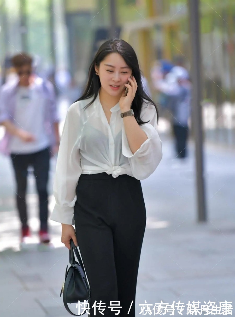 夹克 高级又优雅的北方辣妈,打扮很显高级,真想带她回老家给父亲看看