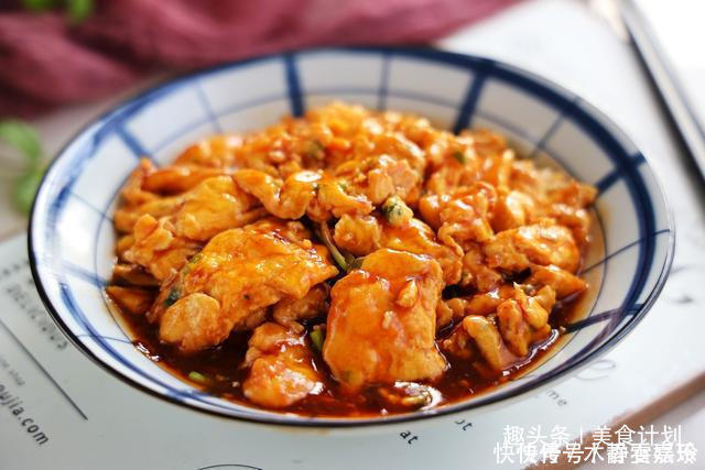 鸡蛋别再水煮了,试试新吃法,鲜香味美,下酒更下饭,太香了