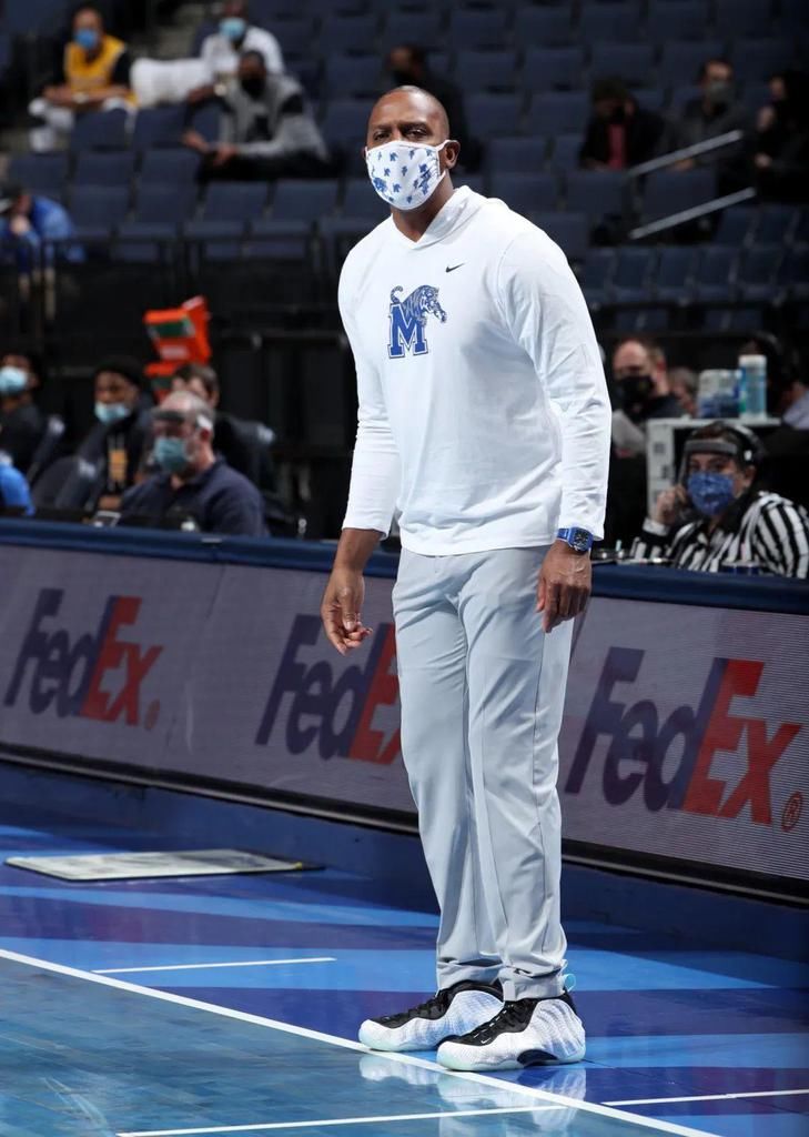 哈达威本尊上脚!几何喷 Foamposite One 首次曝光!