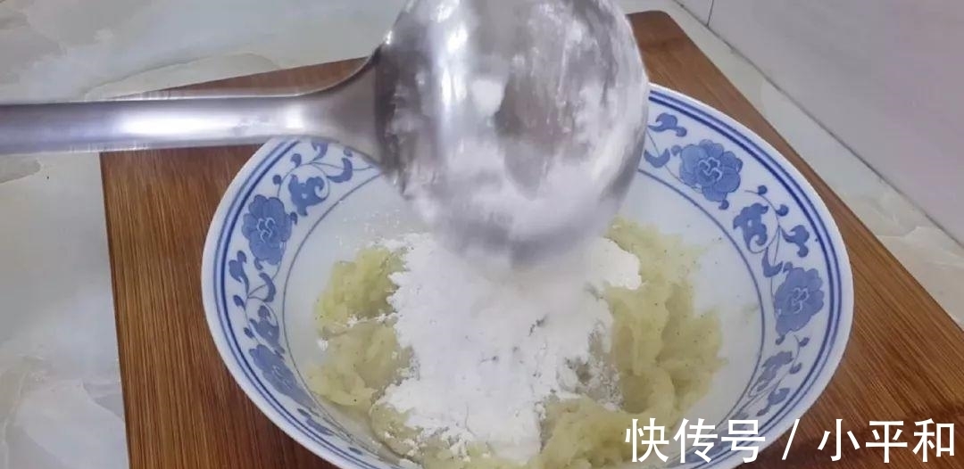 好吃|土豆这样做才好吃, 不用油炸, 比红烧狮子头都好吃, 好吃到流口水