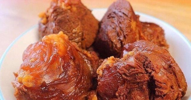 父亲用30年土方法酱牛肉,牢记3个小技巧,牛肉酱香浓郁不腥不散
