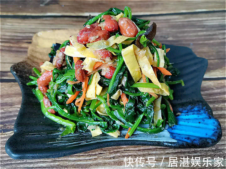 入味|做凉拌菠菜时，直接焯水是大错！多加这1步，菠菜更翠绿，更入味