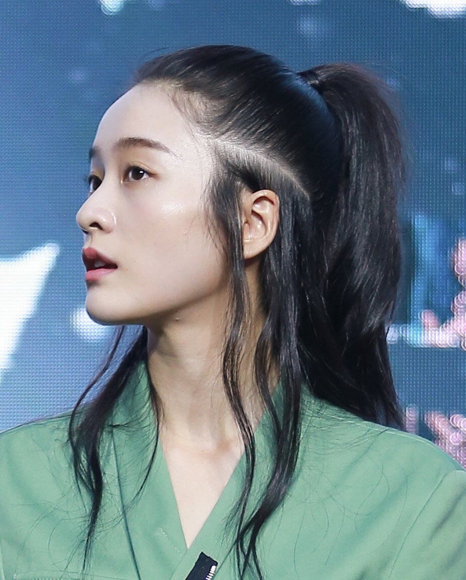 头顶 半扎半散发型有哪些?半马尾或半丸子都不错,时尚又甜美