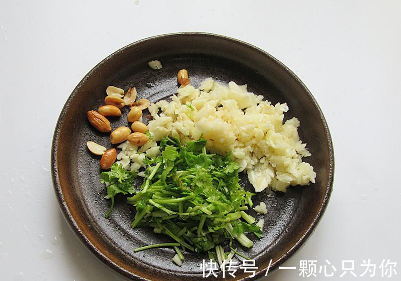 朴实无华的一道凉菜!凉拌面皮!这个味才够爽