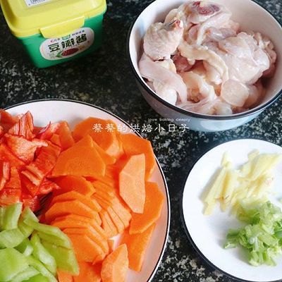 豆瓣酱|#一勺葱伴侣，成就招牌美味#青椒炒鸡腿