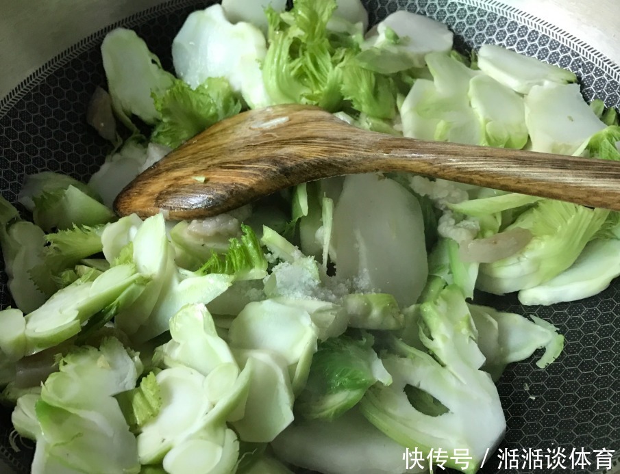 中薪|最补钙的不是牛奶,就是它,遇到多买些,补钙健脑,骨骼越来越强壮