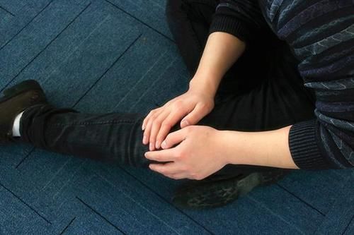 补钙|睡觉腿抽筋，是缺钙吗？4种病也可能引起抽筋，别盲目补钙