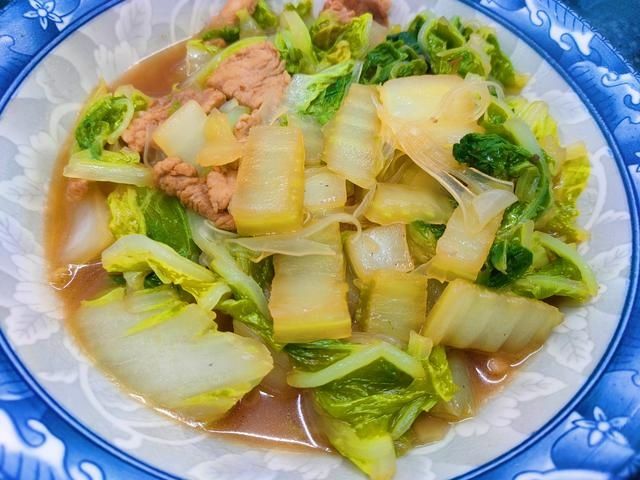冬天炖白菜,多加2样食材,白菜软烂好吃,家人特别喜欢