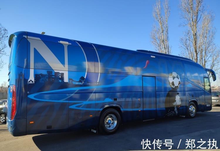 那不勒斯|致敬球王!那不勒斯公布球队大巴新涂装,包含马拉多纳元素