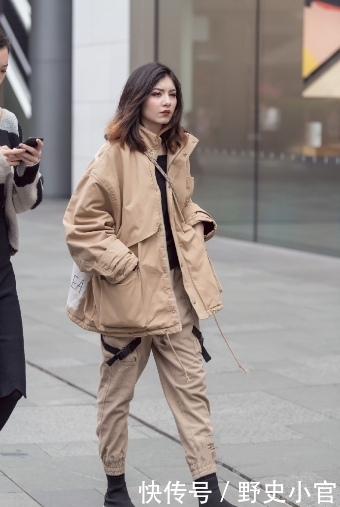 显高|街拍:冬季单品花样搭配,时髦好看还显瘦显高,每天这么穿都新鲜
