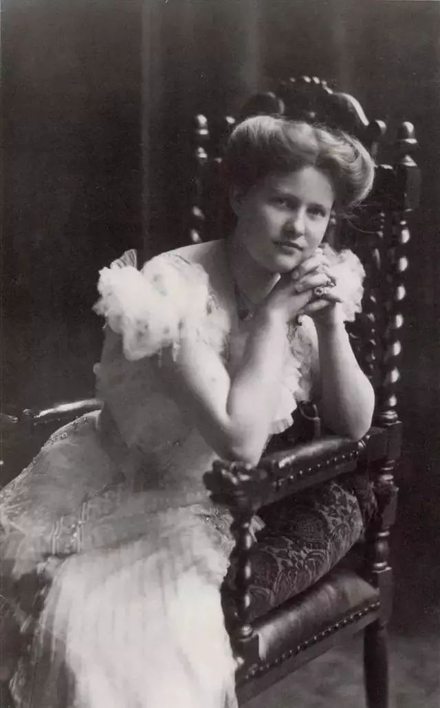 富美|一个论斤买卡地亚珠宝 的女人,是一个怎样的白富美?