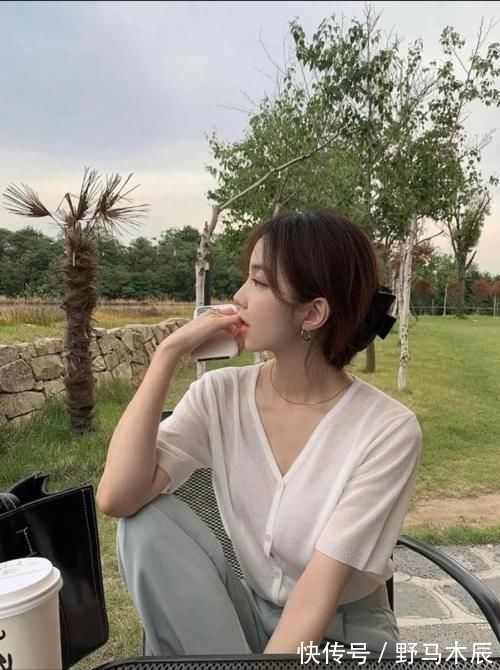 精致 建议三四十岁的女人:多尝试“基础款”穿搭,轻松演绎精致优雅
