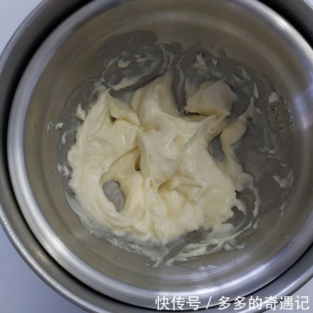 玉米淀粉|爆浆椰浆芝士奶盖蛋糕,切开一小口,竟然还是爆浆效果