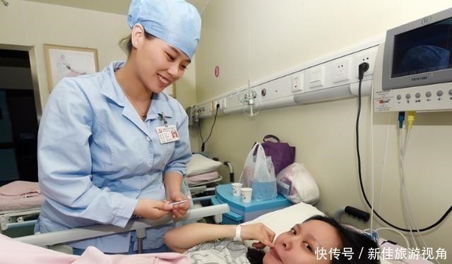 孩子|新生宝宝对妈妈笑,却被护士直接打了一巴掌,妈妈知道后连连道谢